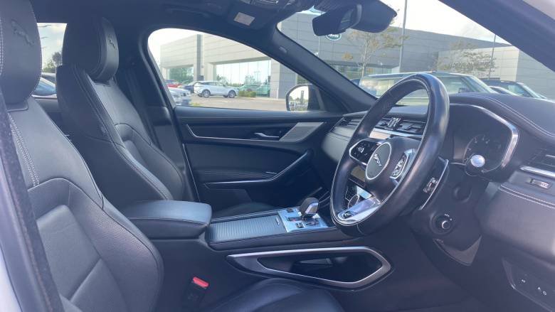 Jaguar F-Pace 2.0 D200 R-Dynamic Black 5dr Auto AWD Diesel Estate